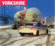  ?? ?? YORKSHIRE
Stranded: Cars and lorries on the M62