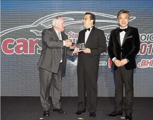  ??  ?? Volvo Car Malaysia managing director Lennart Stegland (left) receiving from Liow the award for the Volvo S90 T5, which won the Most Well-Specced Luxury Mid-size Car category. With them is Wong.