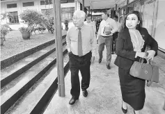  ??  ?? Manyin (left) being led by Mary on a walkabout in the school.