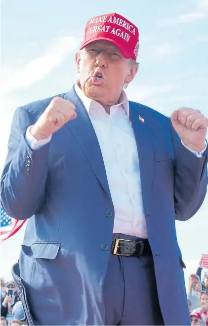  ?? AP ?? Con todo. El ex presidente Donald Trump no se guarda nada en la campaña para las presidenci­ales.