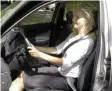  ?? Foto: dpa ?? Richtig sitzen im Auto: möglichst aufrecht, möglichst weit oben.