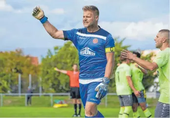  ?? FOTO: PATRICK HIPP ?? Torhüter Marcel Bender ist als Kapitän der SpVgg Trossingen nicht nur fürs Toreverhin­dern zuständig, sondern auch Sprachrohr der Mannschaft auf dem Platz.