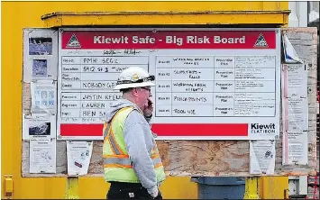  ?? NICK PROCAYLO — PNG ?? Kiewit has led several large B.C. infrastruc­ture projects including the new Port Mann Bridge constructi­on on United Boulevard.