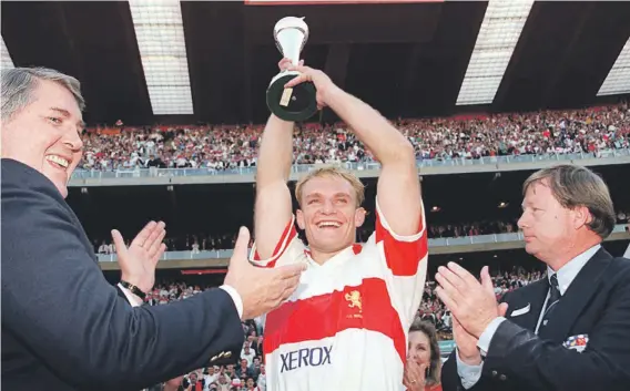  ?? Picture: Gallo Images ?? EARLY DAYS. A proud Transvaal captain Francois Pienaar lifts the trophy with the late Louis Luyt (left) celebratin­g with him after the inaugural Super 10 final against Auckland at Ellis Park in 1993.