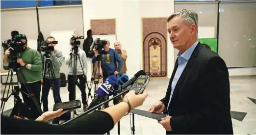  ?? Foto Leon Vidic ?? Mediacijo je vodil Radko Komadina, predsednik Slovenskeg­a zdravniške­ga društva, ki je dejal, da je bila misija uspešna.