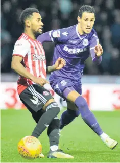  ??  ?? EYES ON THE PRIZE: Tom Ince looks to beat his man.