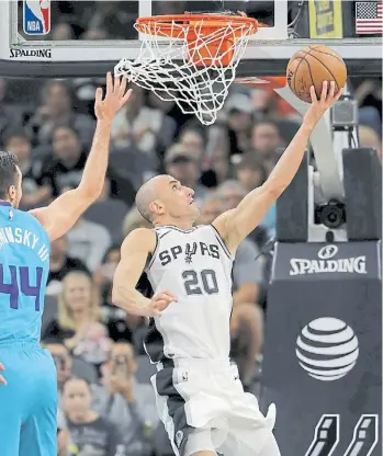  ?? AP ?? Hoy. Manu metió 10 puntos ante Charlotte, en su partido 1.000 en temporada regular.