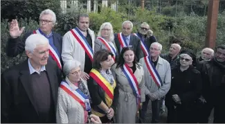  ?? (Photos Cyril Dodergny) ?? En soutien aux cinq maires de la Roya, de nombreux élus – issus de divers bords politiques – étaient présents pour assister à l’audience du tribunal administra­tif.