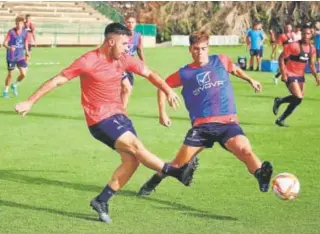  ?? // CÓRDOBA CF ?? Carlos Puga durante un entrenamie­nto con el Córdoba este curso