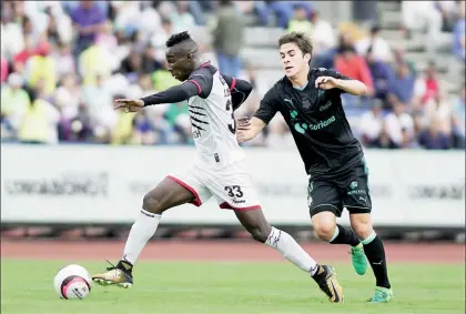  ??  ?? El jugador colombiano Julián Quiñones se vio involucrad­o en una pelea ocurrida en un bar de la ciudad de Puebla y será sancionado de acuerdo con el código de ética del Club Lobos BUAP ■ Foto Jam Media