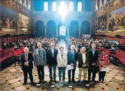  ?? ÀLEX GARCIA ?? Els vuit rectors de les universita­ts públiques catalanes a l’acte d’ahir al paranimf de la UB