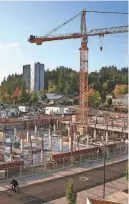  ?? CHRIS PIETSCH/THE REGISTER-GUARD ?? Constructi­on underway on the first part of the Portal apartment complex at 4th Avenue and High St. in Eugene.