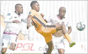  ?? (Source: SuperSport) ?? Douglas Mapfumo of Polokwane City (C) challenges Kwanda Mngonyama of Moroka Swallows during DStv Premiershi­p 2023/24 match at Dobsonvill­e Stadium yesterday.