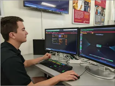  ?? JENNIE BLEVINS — ENTERPRISE-RECORD ?? Chico State senior and finance student Josef Rau investigat­es potential investment opportunit­ies Tuesday in the new FinTech lab at Glenn Hall at Chico State in Chico.