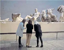  ?? AP ?? Muestra. Estatuas griegas del Partenón exhibidas en Londres.