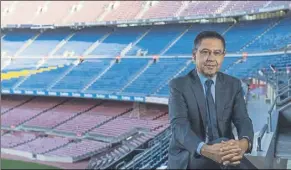  ?? Foto: PERE PUNTÍ ?? Bartomeu, en la tribuna encima de la primera gradería, donde tiene su asiento