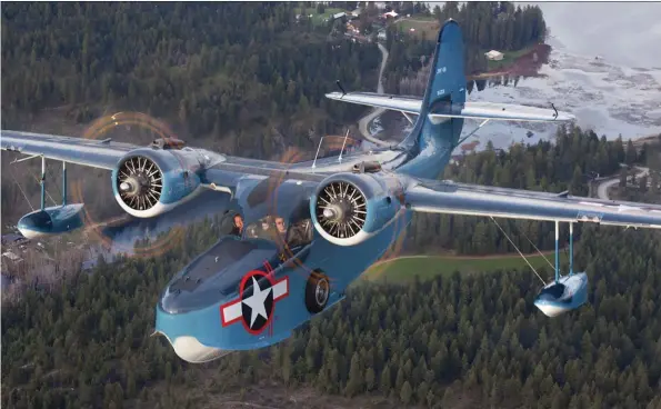  ?? RYAN PEMBERTON ?? Avec Fred Ball, le “Goose” des Pemberton a été testé aussi bien dans les airs que sur l’eau.