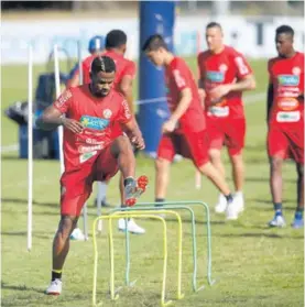  ?? ALBERT MARÍN ?? Waylon Francis, lateral izquierdo que se desempeñó en la MLS, estuvo en la práctica con Matosas, en el Proyecto Gol.