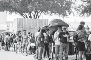  ?? Mark Mulligan / Staff photograph­er ?? Crowds line up to apply for rental assistance days after the CDC extended its eviction moratorium.