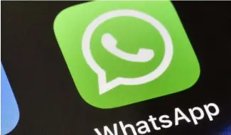  ?? ?? Des artistes ont créé des applicatio­ns pour acquérir des oeuvre via WhatsApp.