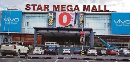  ?? [ FOTO HARUN YAHYA ] ?? Kain rentang
GST 0% digantung dihadapan Pasar Raya Daesco di Sibu.