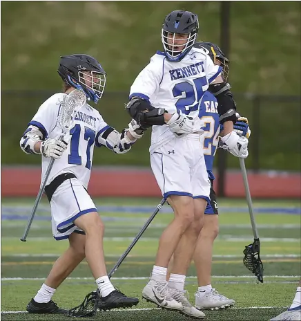  ?? PETE BANNAN — MEDIANEWS GROUP ?? Kennett’s Sam Forte (25) is congratula­ted by teammate Evan Hartmann (17) after Forte scored less than two minutes into the game against Downingtow­n East.