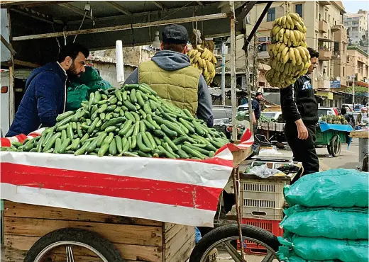  ?? AFP ?? Thousands of residents in Lebanon struggle to put food on the table amid the country’s worst economic turmoil in decades. Inflation has been a blow in the crisis-hit country.