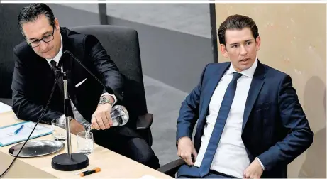  ??  ?? Kanzler Sebastian Kurz – mit einer Verspätung zurück vom EU-Gipfel in Brüssel – neben Vizekanzle­r Heinz-Christian Strache im Parlament