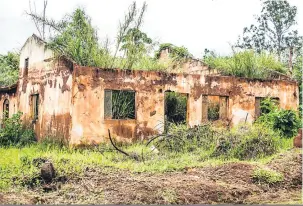  ?? Warley Soares/AM Press & Images/Estadão Conteúdo ?? Rastro de destruição persiste em Mariana três anos depois da maior tragédia ambiental da história do País