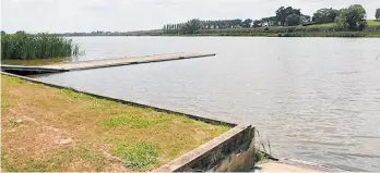  ?? Photo / Supplied ?? All quiet on Lake Nga¯ roto after it was closed to the public this week because of extreme levels of E.coli and cyanobacte­ria.