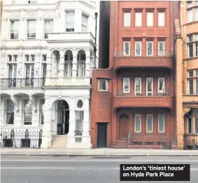  ??  ?? London’s ‘tiniest house’ on Hyde Park Place