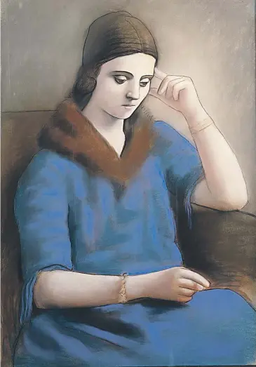  ?? MUSÉE PICASSO, PARÍS. © SUCCESSION PICASSO FOTO: ©RMN /GRAND PALAIS /MATHIEU RABEAU ?? PABLO PICASSO: OLGA PENSATIVA, PARÍS, INVIERNO 1923. Al final de la década de 1910 y principios de 1920, Olga Picasso vive la dicotomía entre su propia existencia, próspera y acomodada en Francia, y las penurias de su familia en Rusia tras el estallido...