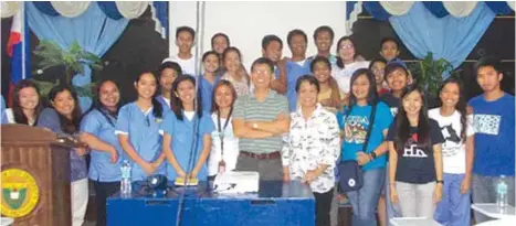  ??  ?? The Veterinary Medicine students who attended the rabbit farming seminar with Art and Angie Veneracion.