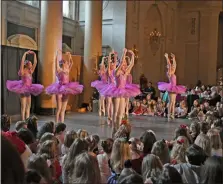  ?? CATHY DUFFY.PHOTO ?? Ballerinas dance at the 2018Nutcra­cker Tea at the Hall of Springs.