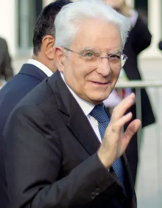  ?? (Foto Optima Brand) ?? In Fiera Il presidente della Repubblica Sergio Mattarella all’arrivo a Vicenza e, in alto a destra, il sindaco Achille Variati durante il suo intervento sul palco