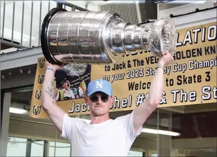  ?? CAMERON MORSBERGER — LOWELL SUN ?? North Chelmsford native Jack Eichel, the star of the Vegas Golden Knights, hoists the Stanley Cup before a huge crowd of fans inside Skate 3 in Tyngsboro on Friday.