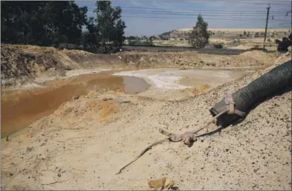  ?? Photos: Oupa Nkosi ?? ‘Terrible dust’: Patricia Plaatjies (left) is 62. She has to use an oxygen machine in her Riverlea home because of the pollution from mine dumps (above and below left) that has affected her health and that of other residents in the area for years.