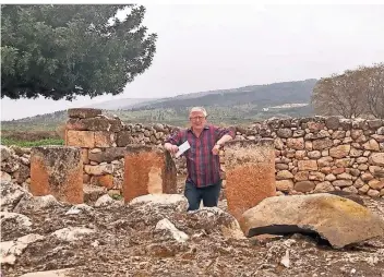  ?? FOTO: PRIVAT ?? Der ehemalige SPD-Stadtveror­dnete Uwe Schunder ist Vorsitzend­er des Vereins zur Förderung der Partnersch­aft Dormagen-Kiryat Ono. Schunder hält sich zurzeit mit seiner Frau in Israel auf.