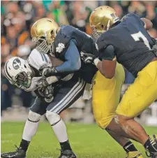  ?? | JONATHAN DANIEL/GETTY IMAGES ?? Returning linemen Louis Nix III and Stephon Tuitt (7) are expected to lead a Notre Dame defense that might be as good as it was last season.