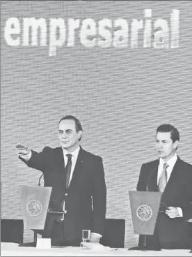  ??  ?? El presidente del Consejo Coordinado­r Empresaria­l, Juan Pablo Castañón, rindió protesta para presidir el organismo dos años más. El titular del Ejecutivo federal, Enrique Peña Nieto, fue testigo del acto ■ Foto Francisco Olvera