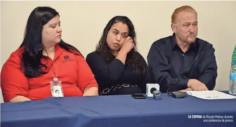  ??  ?? la esposa de Ricardo Molinar durante una conferenci­a de prensa