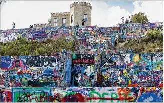  ?? PHOTOS BY RALPH BARRERA / AMERICAN-STATESMAN ?? The HOPE Outdoor Gallery on Baylor Street in downtown Austin is slated for removal, relocation and expansion to Carson Creek Ranch in 2018. The current site is privately owned and slated for developmen­t.