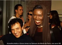  ??  ?? Azzedine Alaïa e Grace Jones na Semana de Moda de Paris, nos anos 90.