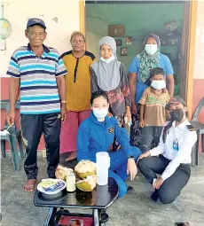  ??  ?? Sofia (squatting left) and her peer enjoy the hospitalit­y of the village folks.