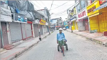  ?? ANI ?? A view of the deserted road during 4 days lockdown imposed amid the rise in Covid-19 cases, in Kochi on Tuesday