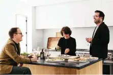  ?? Jack Thompson ?? Michael Viviano, from left, Catherine Viviano and Ryan Johnson make pizza in Catherine’s kitchen. The family uses its outdoor pizza oven for much more than pizza.