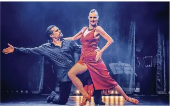  ?? FOTO: MARTINO BRANDO ?? Die gebürtige Düsseldorf­erin Nina Nauund ihr Ehemann und Tanzpartne­r zeigen im Apollo Varieté ihre aktuelle Tango-Show „Se Dice De Mi“.