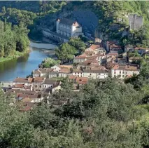  ??  ?? The village of Luzech, the last Gallic town to hold out against Caesar.