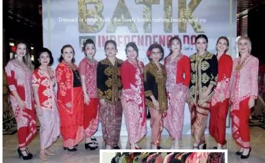  ??  ?? Dressed in lavish batik, the lovely ladies radiate beauty and joy