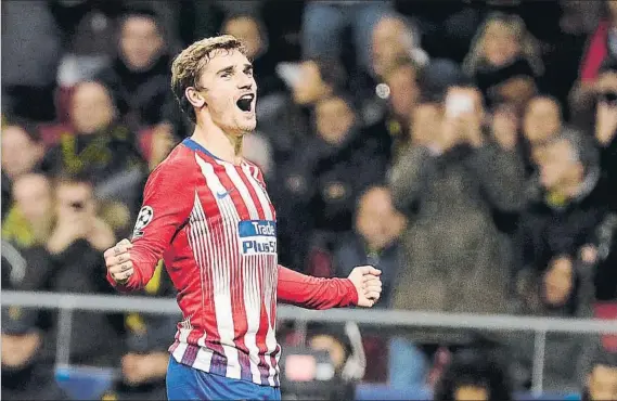  ?? FOTO: SIRVENT ?? Antoine Griezmann, celebrando el segundo gol del Atlético ante el Borussia Dortmund en un gran partido del conjunto colchonero